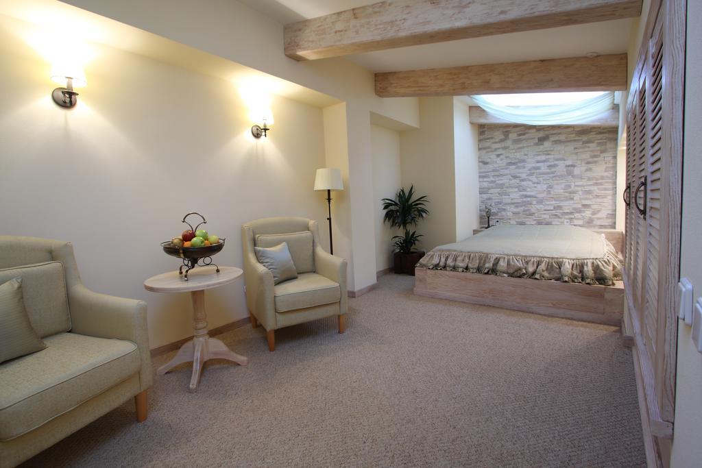 Park-Hotel Butenko Stable Protsev Luaran gambar