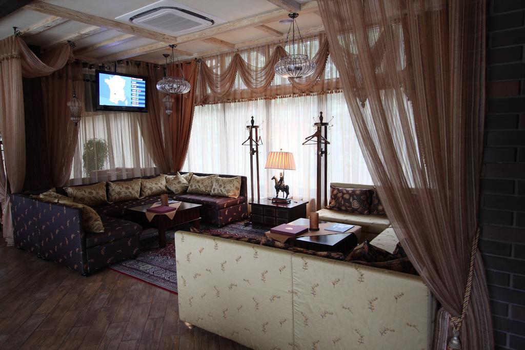 Park-Hotel Butenko Stable Protsev Luaran gambar